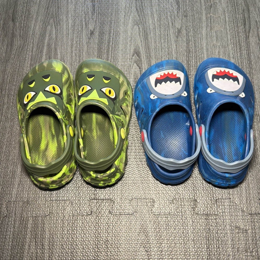 Kids Green Gator and Blue Shark Clogs - Kids Size 11 - Picture 2 of 7
